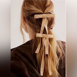 NWT Free People Khaki Color Clip Bows Elegant Tan Hair Ribbon Accessory